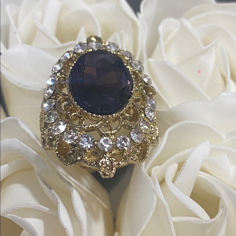 Adjustable Size 7 Costume Ring - Picture 3 of 4